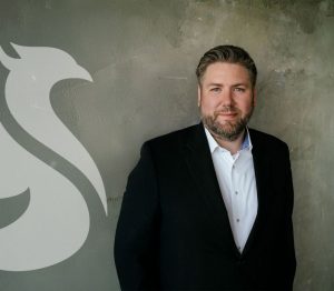 Foto Christian Finke vor Beton