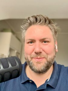 Christian bei der Podcast-Aufnahme