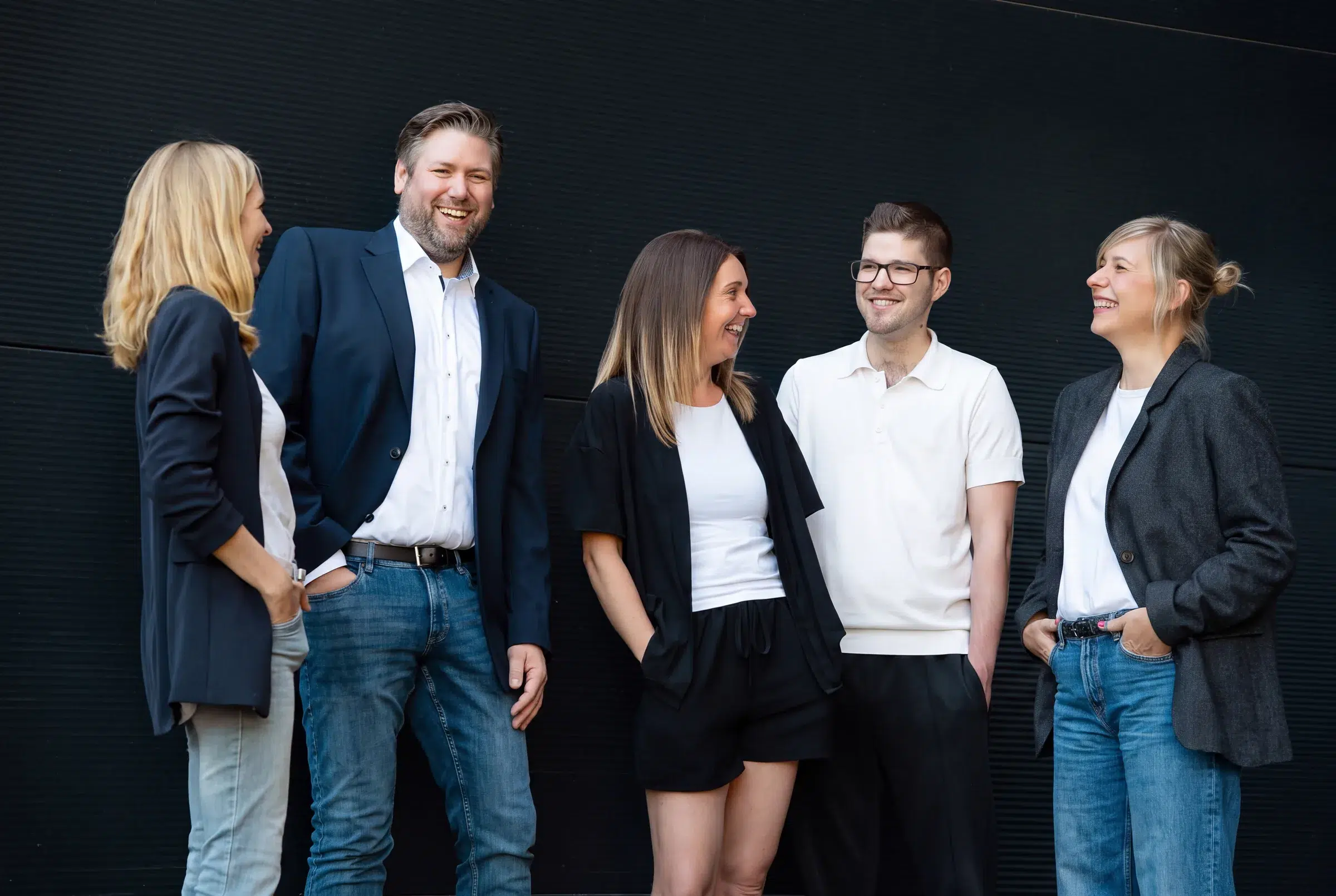 Das Team von Finke Praxismarketing, von links: Judith, Christian, Silke, Leon und Stephanie